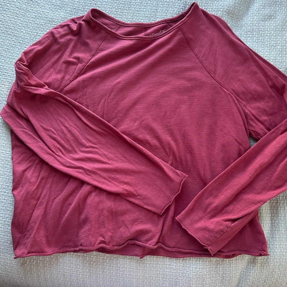 Universal thread lightweight, long sleeved T-shirt, size large